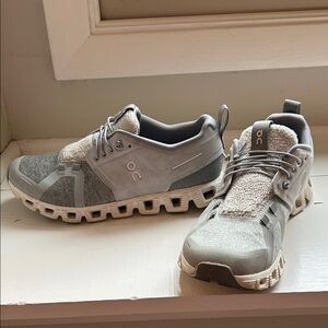 RARE On Cloud 5 Running Terry Women's Gray and White Sneakers